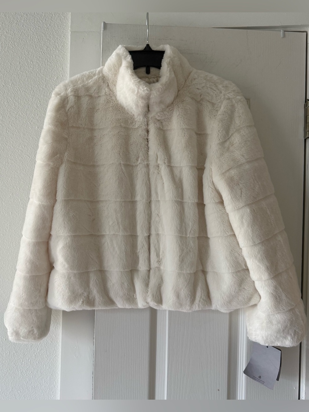 Marc New York Andrew Marc White Faux Fur Cropped Jacket M NWT